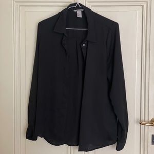 Black button upon shirt H&M